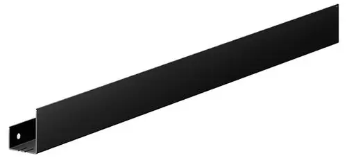 Schmale schwarze Ablage aus Metall, geeignet für Badezimmer oder Duschbereiche, mit einfacher Halterung. Design von Keuco, funktional und schlicht.